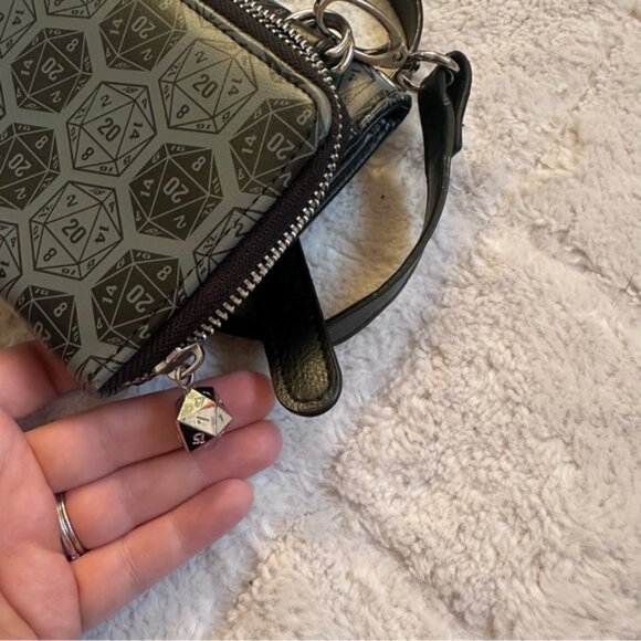 Think Geek | Dungeons & Dragons "Bag of Holding" Clutch Crossbody Bag Purse - Picture 13 of 14